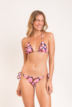 Carregar imagem no visualizador da galeria, Model Front: Rio De Sol Ensemble Set Amore-Pink Tri-Inv Lacinho
