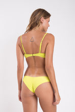 Carregar imagem no visualizador da galeria, Model Back: Rio De Sol Ensemble Set Citrico Bandeau-Crispy Nice
