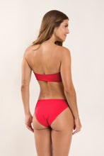 Carregar imagem no visualizador da galeria, Model Back: Rio De Sol Ensemble Set Hibiscus Lani Waikiki
