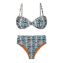 Carregar imagem no visualizador da galeria, Product Front: Rio De Sol Ensemble Set Ikat Twist Hotpants
