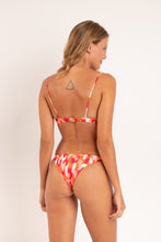 Carregar imagem no visualizador da galeria, Model Back: Rio De Sol Ensemble Set Mirage Balconet-Tie Leblon
