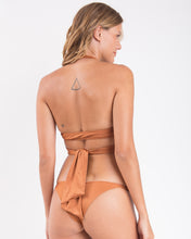 Carregar imagem no visualizador da galeria, Image 05: Rio De Sol Ensemble Set Nocciola Dune Cheeky-Fixa
