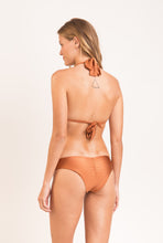 Carregar imagem no visualizador da galeria, Model Back: Rio De Sol Ensemble Set Nocciola Mel
