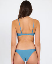 Carregar imagem no visualizador da galeria, Image 06: Rio De Sol Ensemble Set Shimmer-Baltic-Sea Bandeau-Knot Essential
