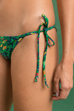 Carregar imagem no visualizador da galeria, Image 08: Rio De Sol Ensemble Set Wilds Tri-Fixo Cheeky-Tie
