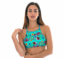 Carregar imagem no visualizador da galeria, Model Front: Rio De Sol Haut Soutien Bloom Cropped
