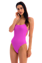 Carregar imagem no visualizador da galeria, Model Front: Rio De Sol Une Pièce St-Tpz Pink Ella

