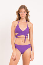 Carregar imagem no visualizador da galeria, Model Front: Rio De Sol Haut Top Amuleto Kate
