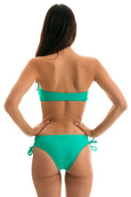 Carregar imagem no visualizador da galeria, Model Back: Rio De Sol Haut Top Bahamas Reto
