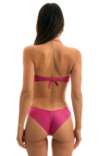 Carregar imagem no visualizador da galeria, Model Back: Rio De Sol Haut Top Cloque Lichia Bandeau
