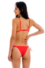 Carregar imagem no visualizador da galeria, Model Back: Rio De Sol Haut Top Cotele-Tomate Tri-Fixo
