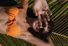 Carregar imagem no visualizador da galeria, Image 06: Rio De Sol Haut Top Dots-Mango Balconet-Tie
