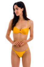Carregar imagem no visualizador da galeria, Model Front: Rio De Sol Haut Top Eden-Pequi Balconet

