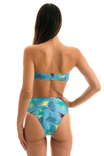 Carregar imagem no visualizador da galeria, Model Back: Rio De Sol Haut Top Flower Geometric Reto
