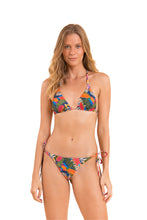 Carregar imagem no visualizador da galeria, Model Front: Rio De Sol Haut Top Jungle Tri-Inv
