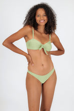 Carregar imagem no visualizador da galeria, Model Front: Rio De Sol Haut Top Oliva Bandeau-No
