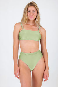 Model Front: Rio De Sol Haut Top Oliva Bandeau-Reto