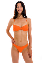 Carregar imagem no visualizador da galeria, Model Front: Rio De Sol Haut Top St-Tpz-Tangerina Balconet
