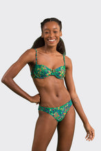 Carregar imagem no visualizador da galeria, Model Front: Rio De Sol Haut Top Wilds Balconet
