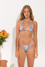 Carregar imagem no visualizador da galeria, Model Front: Rio De Sol Haut Top Zinnia Mel
