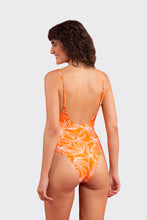 Carregar imagem no visualizador da galeria, Model Back: Rio De Sol Une Pièce Trail-Orange Hype
