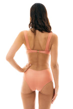 Carregar imagem no visualizador da galeria, Model Back: Rio De Sol Une Pièce Trikini Ouro Rosa
