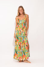 Carregar imagem no visualizador da galeria, Model Front: Rio De Sol Vêtement De Plage Tropical Long Dress Chiara
