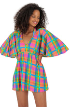 Carregar imagem no visualizador da galeria, Model Front: Rio De Sol Vêtement De Plage Tulip-Garden Mini Dress
