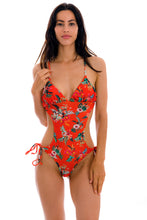 Carregar imagem no visualizador da galeria, Model Front: Rio De Sol Une Pièce Wildflowers Trikini
