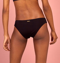 Carregar imagem no visualizador da galeria, Model Back: Saha Bas Bottom Amaya Black Utopian
