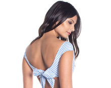 Carregar imagem no visualizador da galeria, Model Back: Saha Haut Top Aurora Floral Sweetness
