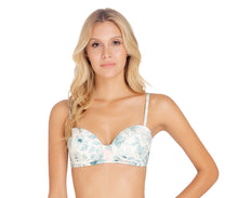 Carregar imagem no visualizador da galeria, Model Front: Saha Haut Top Freya Blossom

