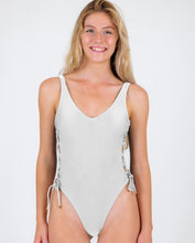 Carregar imagem no visualizador da galeria, Shimmer-White Zoe
