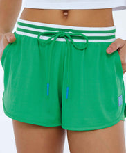 Carregar imagem no visualizador da galeria, Shorts Nylon Dry Com Ribana E Regulagem Verde Classic
