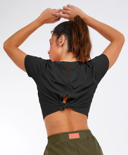 Carregar imagem no visualizador da galeria, T-Shirt Skin Fit Cropped 1983 Preto
