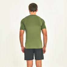 Carregar imagem no visualizador da galeria, T-Shirt Sport Fit Verde Militar UPF50+
