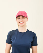Carregar imagem no visualizador da galeria, Model Front: Uv Line Casquette Beach Tennis Cap Fuchsia Upf50+
