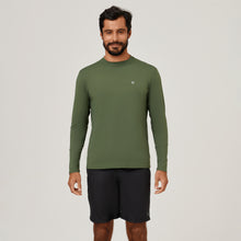 Carregar imagem no visualizador da galeria, Model Front: Uv Line T-Shirt Camiseta Uvpro Ml Verde Militar Upf50+
