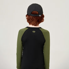 Carregar imagem no visualizador da galeria, Model Back: Uv Line Casquette Cap Teen Colors Preto Upf50+
