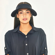 Carregar imagem no visualizador da galeria, Model Front: Uv Line Visière Grecia Black Fit Upf50+
