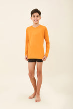 Carregar imagem no visualizador da galeria, Model Front: Uv Line T-Shirt Kids Longsleeve Uvpro Laranja
