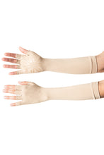 Carregar imagem no visualizador da galeria, Model Front: Uv Line Gants Long Glove Chocolate Upf50+
