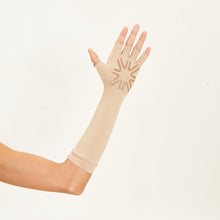 Carregar imagem no visualizador da galeria, Model Back: Uv Line Gants Long Glove Chocolate Upf50+
