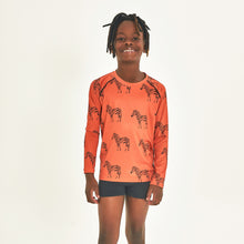 Carregar imagem no visualizador da galeria, Model Front: Uv Line T-Shirt Longsleeve Acqua Zebra Inf Upf50+
