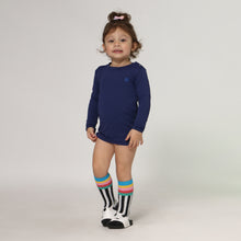 Carregar imagem no visualizador da galeria, Model Front: Uv Line T-Shirt Longsleeve Baby Marinho Upf50+
