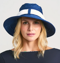 Carregar imagem no visualizador da galeria, Model Front: Uv Line Chapeau Souple/Capeline Paris Ville Azul/Branco
