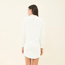 Carregar imagem no visualizador da galeria, Model Back: Uv Line Chemise Shirtdress Copenhagen Offwhite Upf50+
