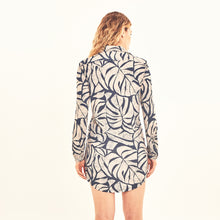 Carregar imagem no visualizador da galeria, Model Back: Uv Line Vêtement De Plage Shirtdress Costela Aco Off White Upf50+
