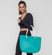 Carregar imagem no visualizador da galeria, Image 02: Uv Line Sac De Plage Silicone Bag Turquesa
