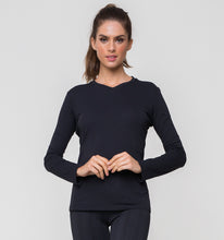 Carregar imagem no visualizador da galeria, Model Front: Uv Line Fitness Haut Sport Fit Preto Fem
